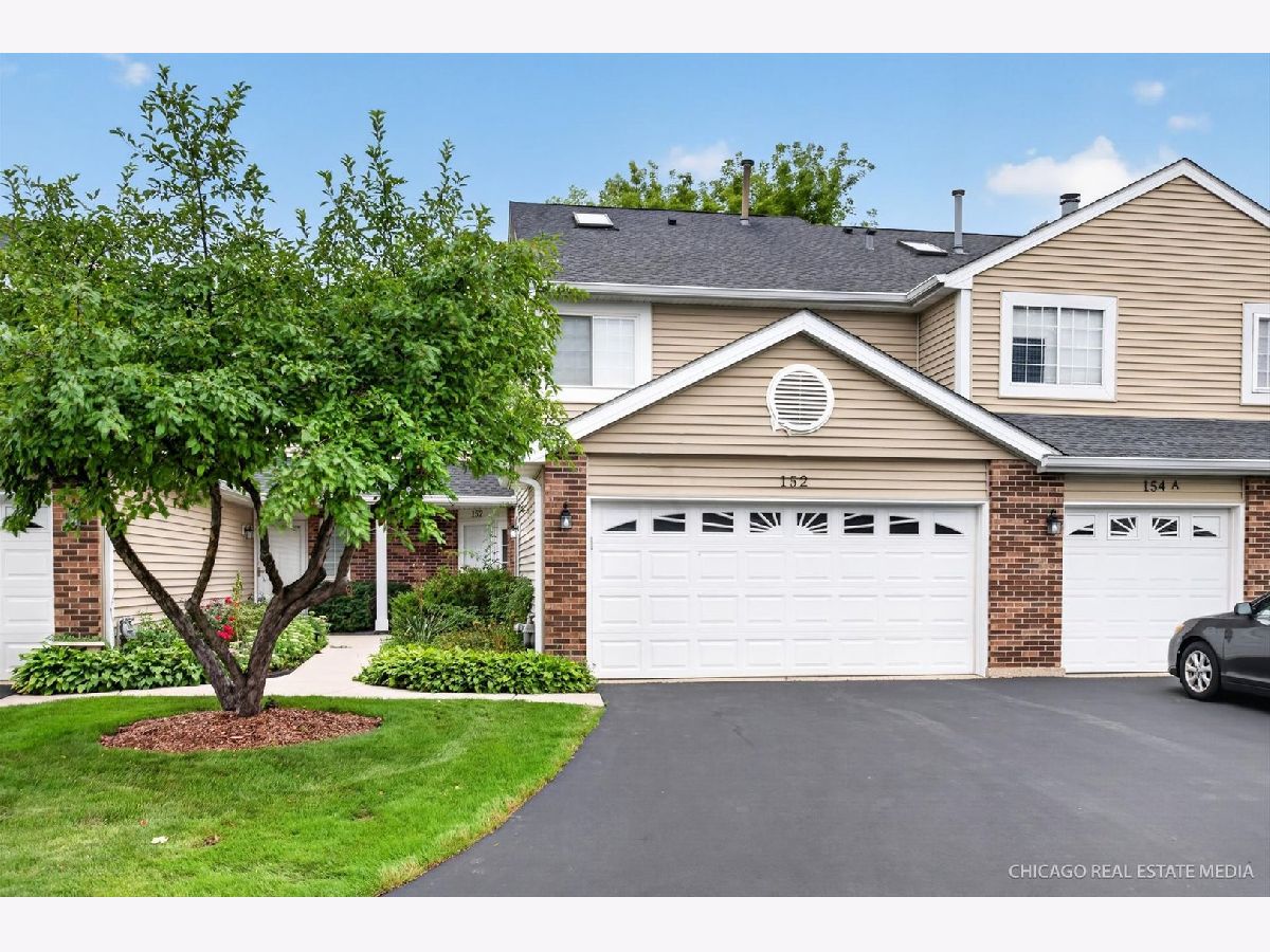 Townhomes & Condos Rented Sussex Square Streamwood Illinois, 152 Brittany
