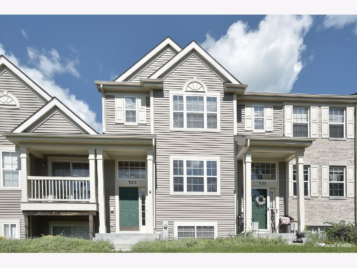  For Rent Pingree Grove Illinois, 923 Emerald