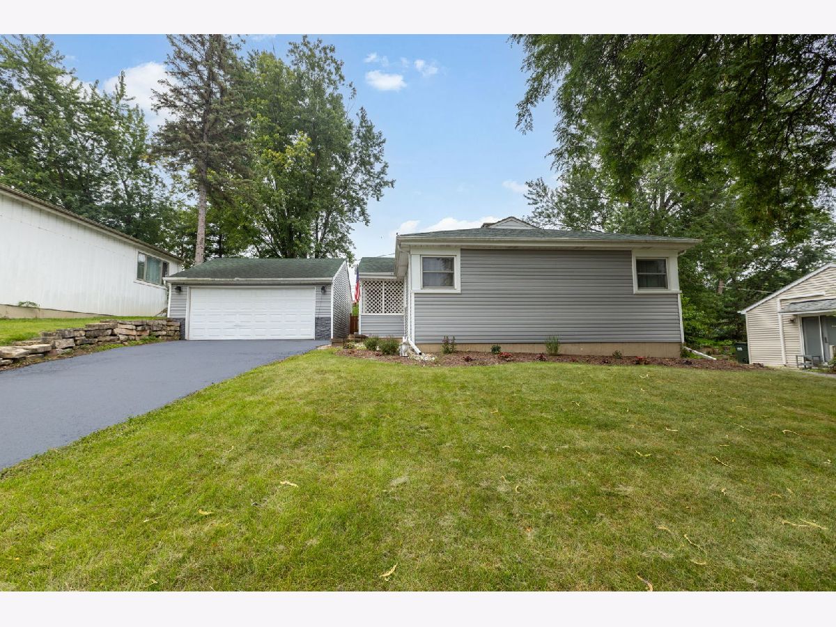  For Sale Lake In The Hills Illinois, 9 Grant Avenue