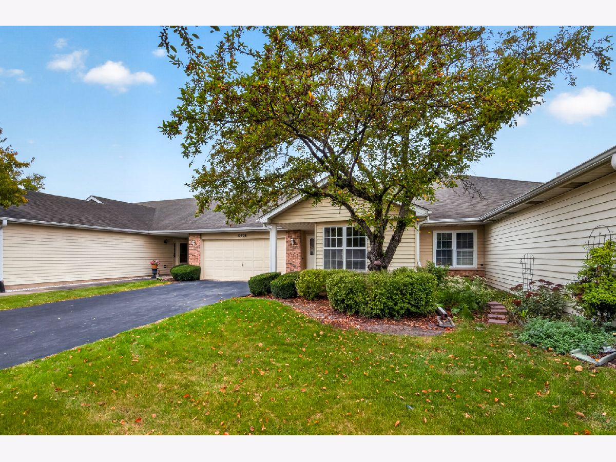 Townhomes & Condos & Homes For Sale Carillon Plainfield Illinois, 13728 Magnolia Drive