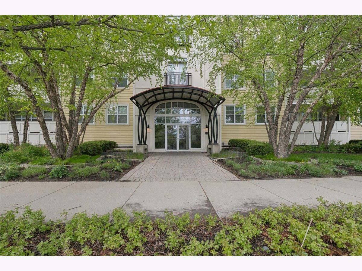 Homes & Condominiums For Sale Prairie Crossing Grayslake Illinois, 977 Harris Road