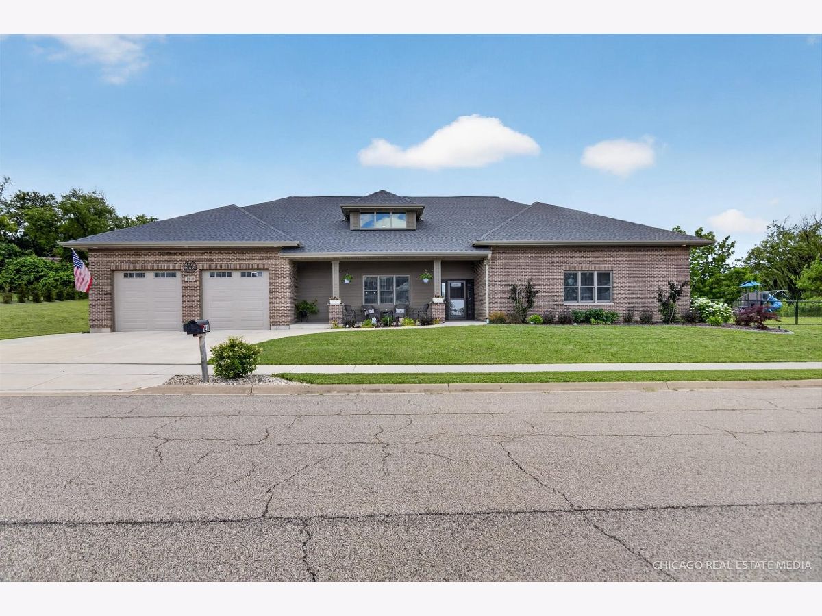  For Sale Marengo Illinois, 1210 Stonegate Drive