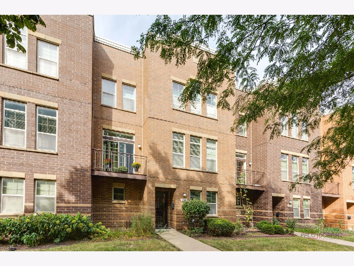 For Sale Chicago Illinois, 3544 Federal Street