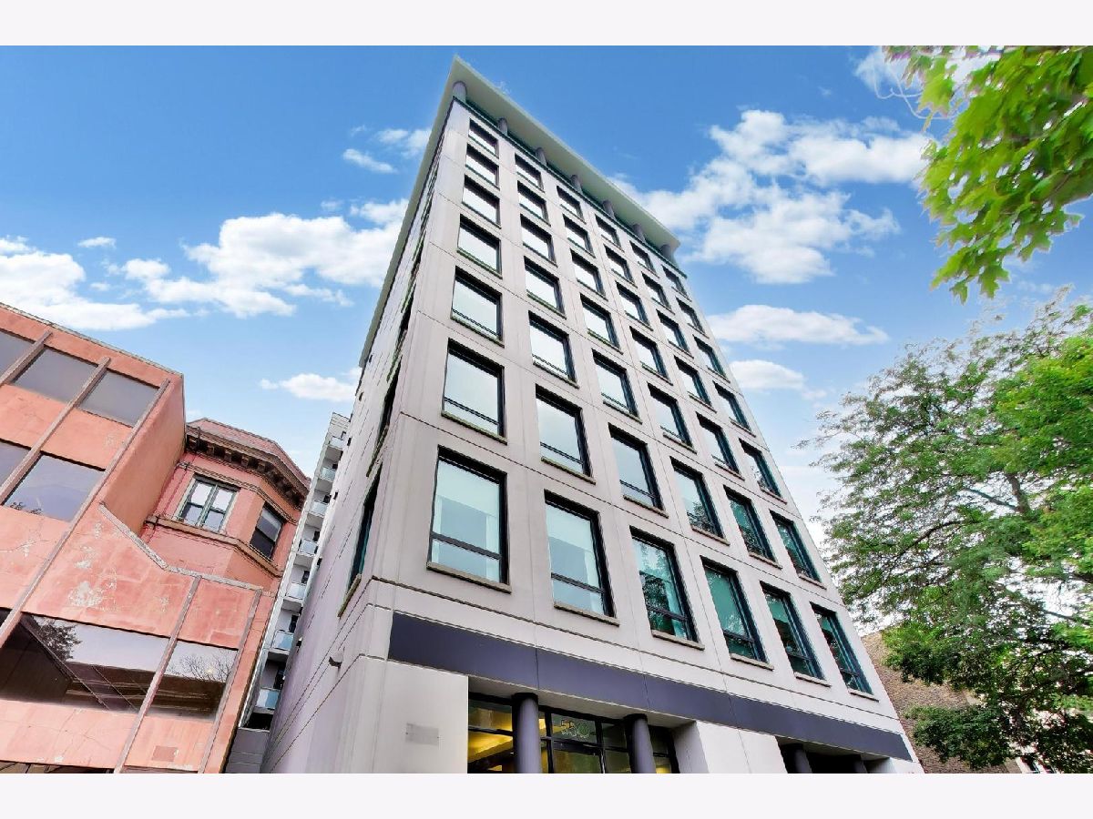  For Sale Chicago Illinois, 550 Wellington Avenue