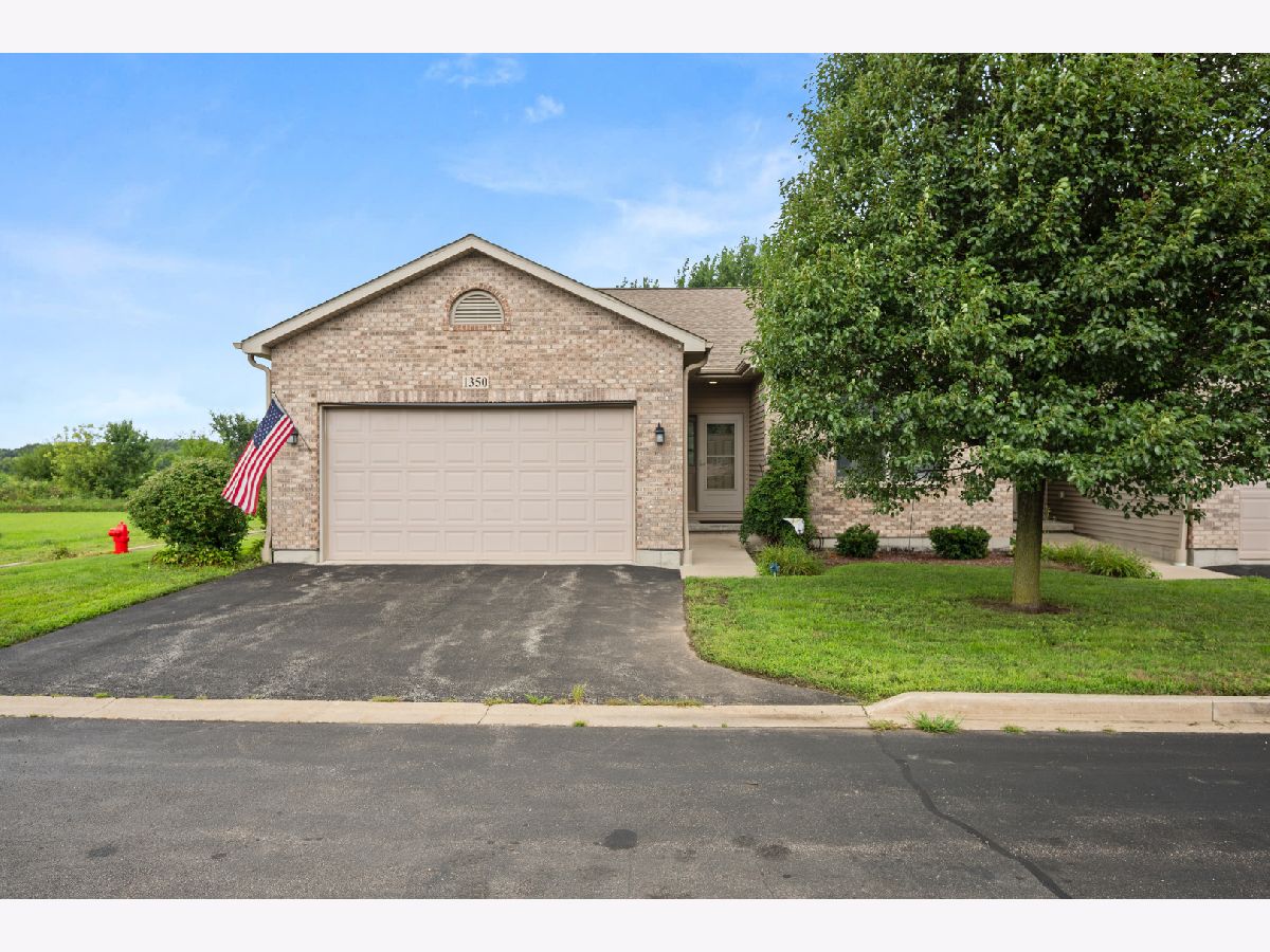  For Sale Sycamore Illinois, 1350 Ridge Drive