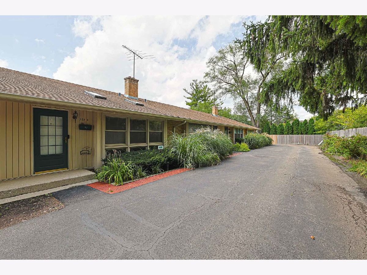  For Sale Libertyville Illinois, 924 Milwaukee Avenue