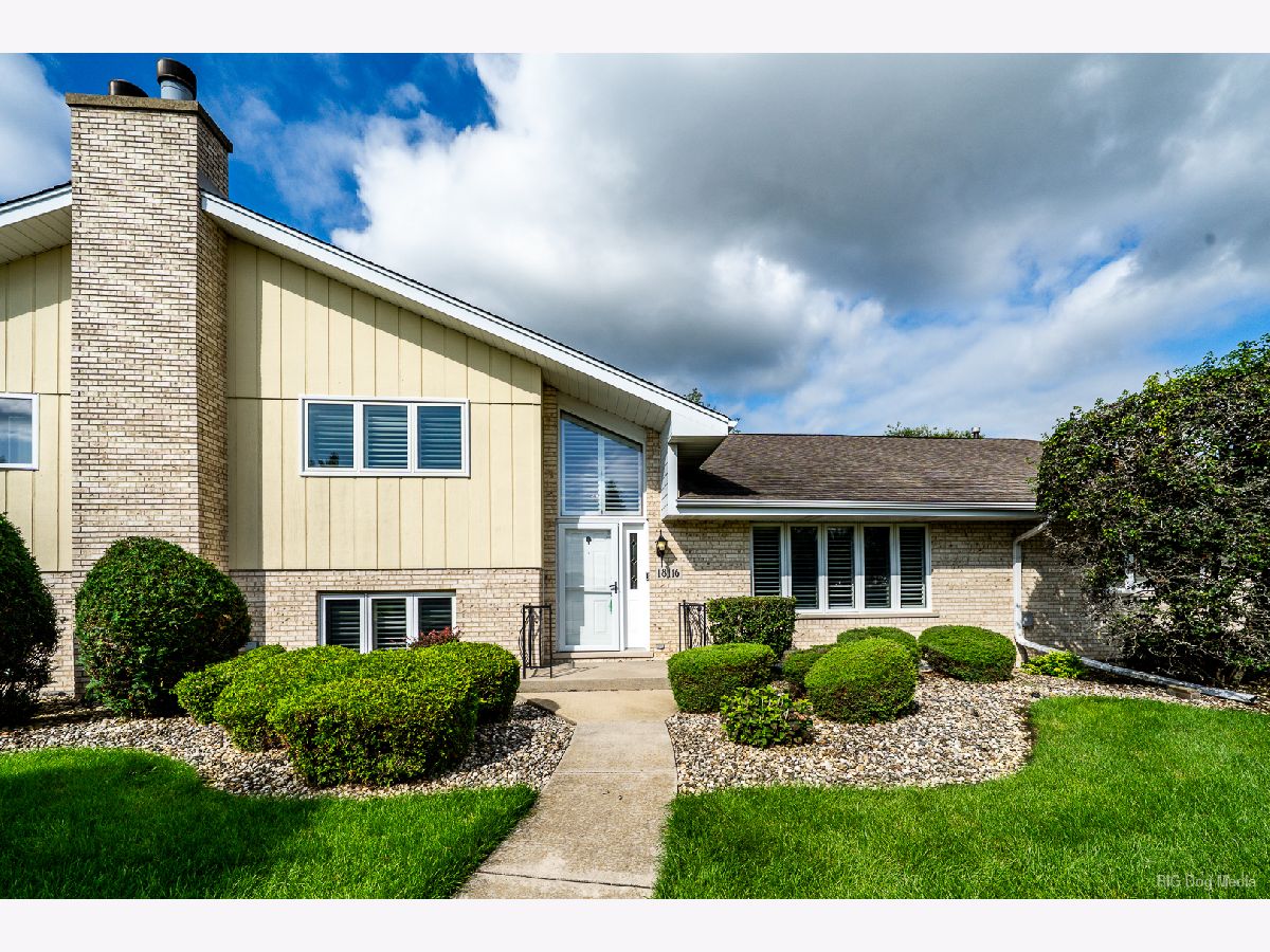 Townhomes & Condos & Homes For Sale Eagle Ridge Orland Park Illinois, 18116 John Charles Drive