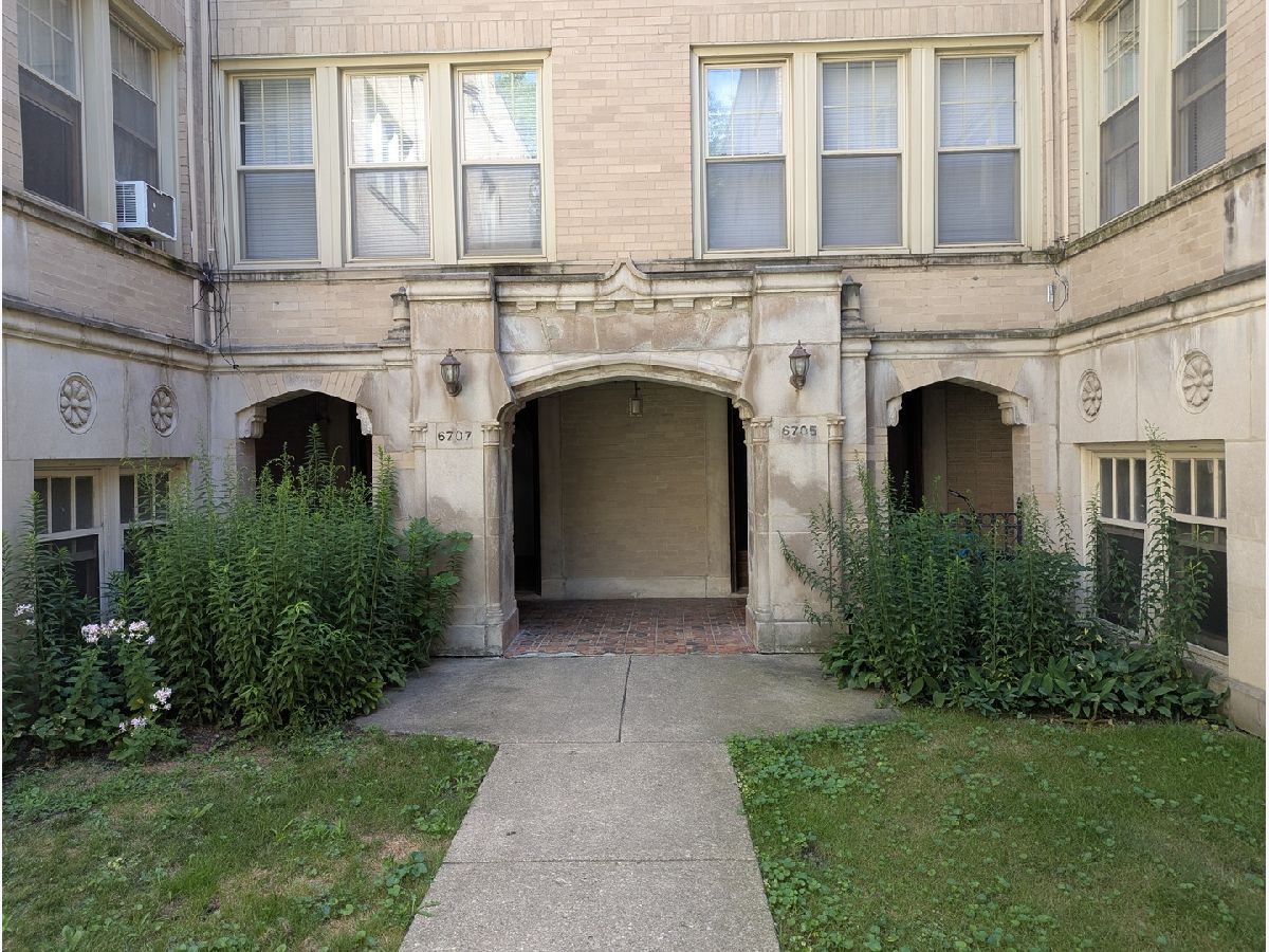  Rented Chicago Illinois, 6703 Greenview