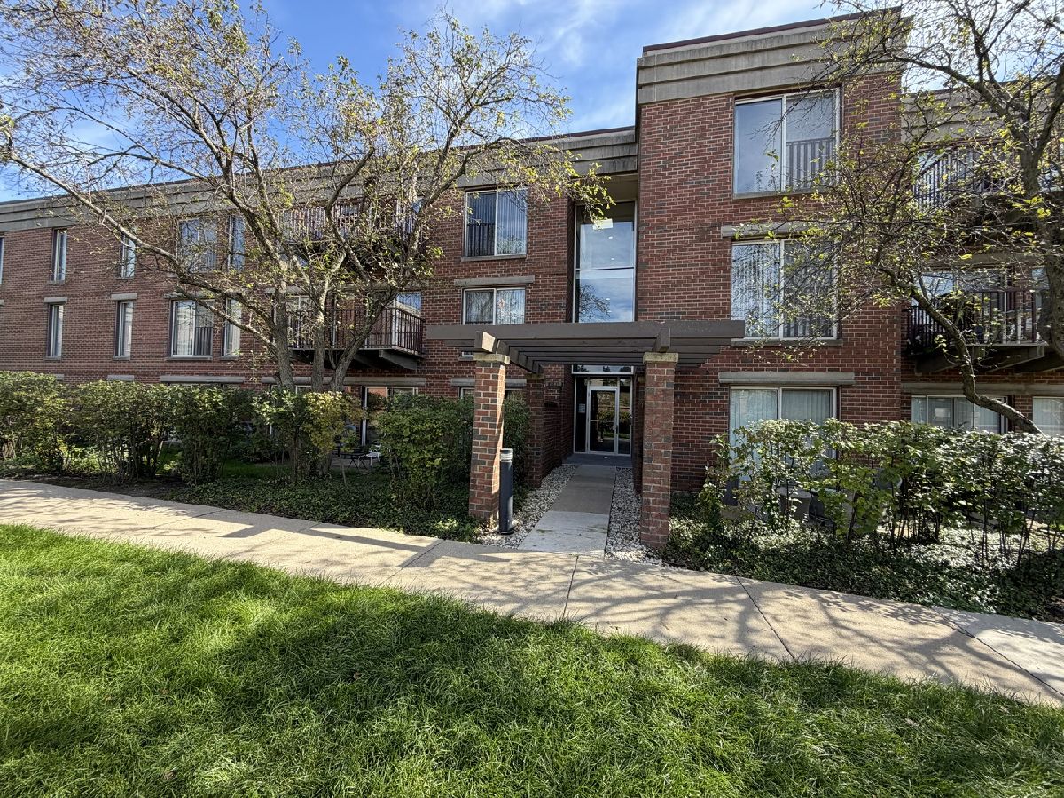 Condos & Townhomes & Homes For Sale Coromandel Deerfield Illinois, 422 Kelburn Road