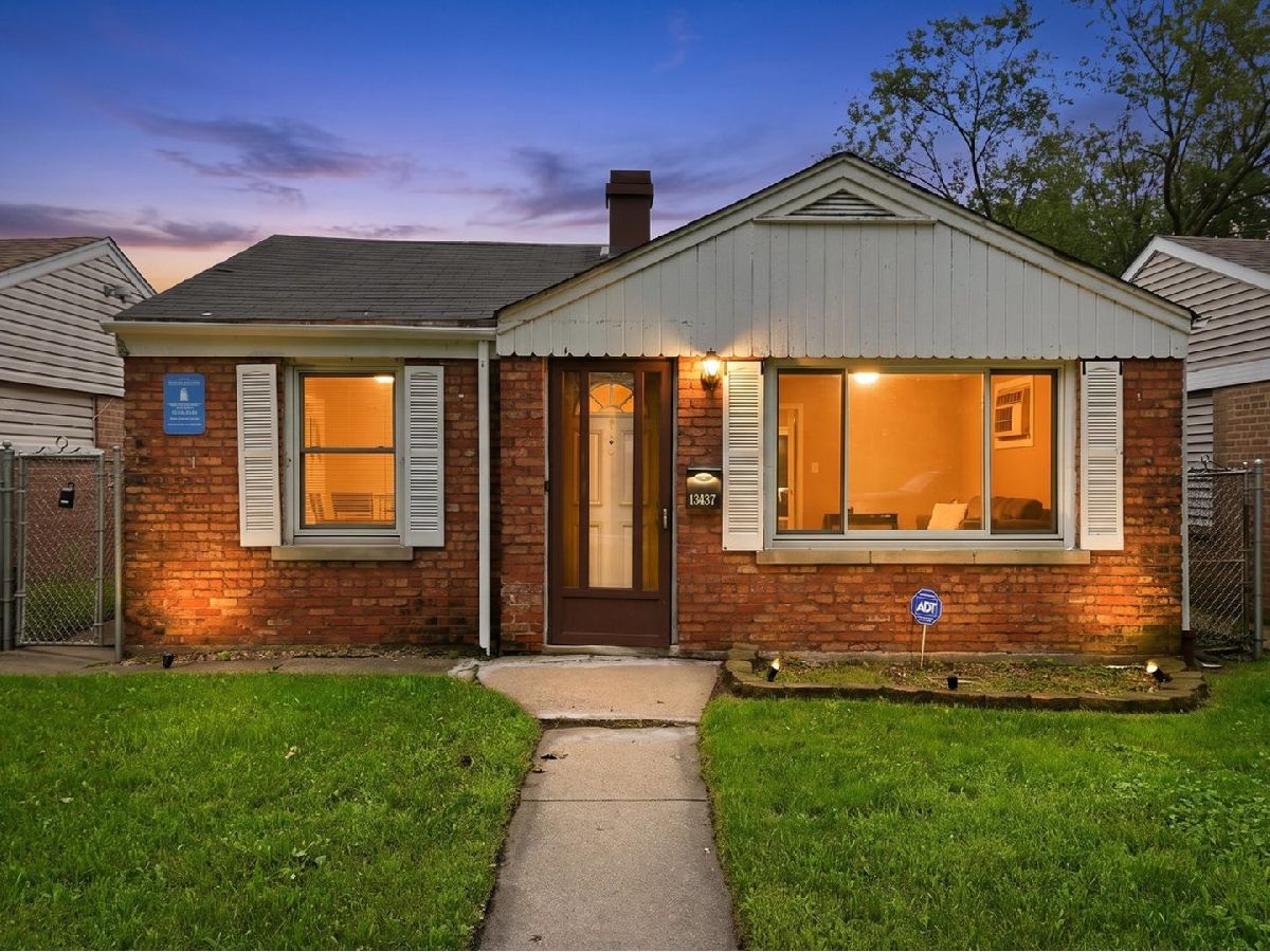  For Sale Chicago Illinois, 13437 Green Bay Avenue
