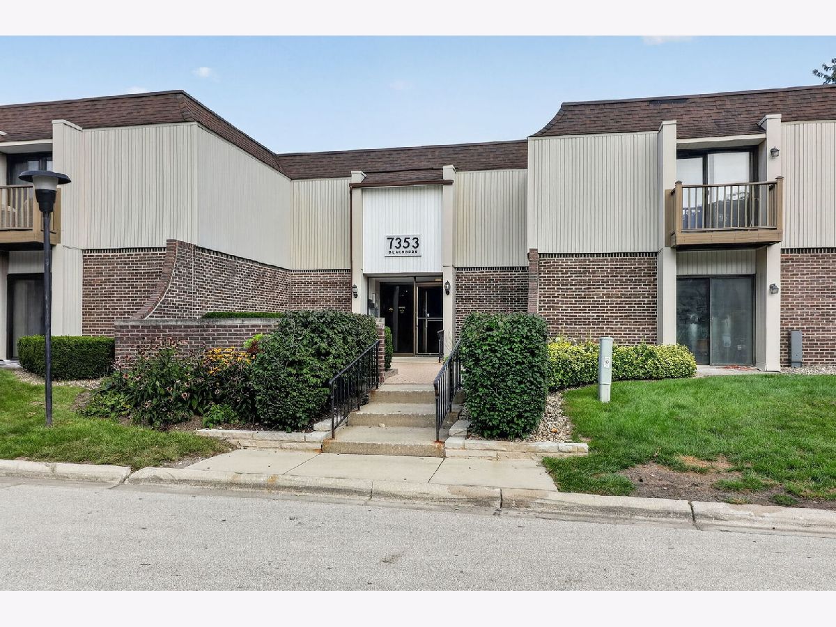  For Sale Downers Grove Illinois, 7353 Blackburn Avenue