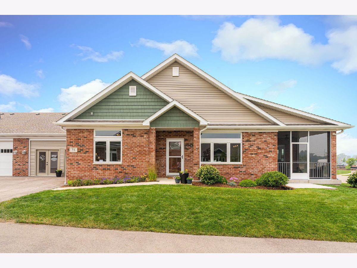  For Sale Sycamore Illinois, 14 Kloe Lane