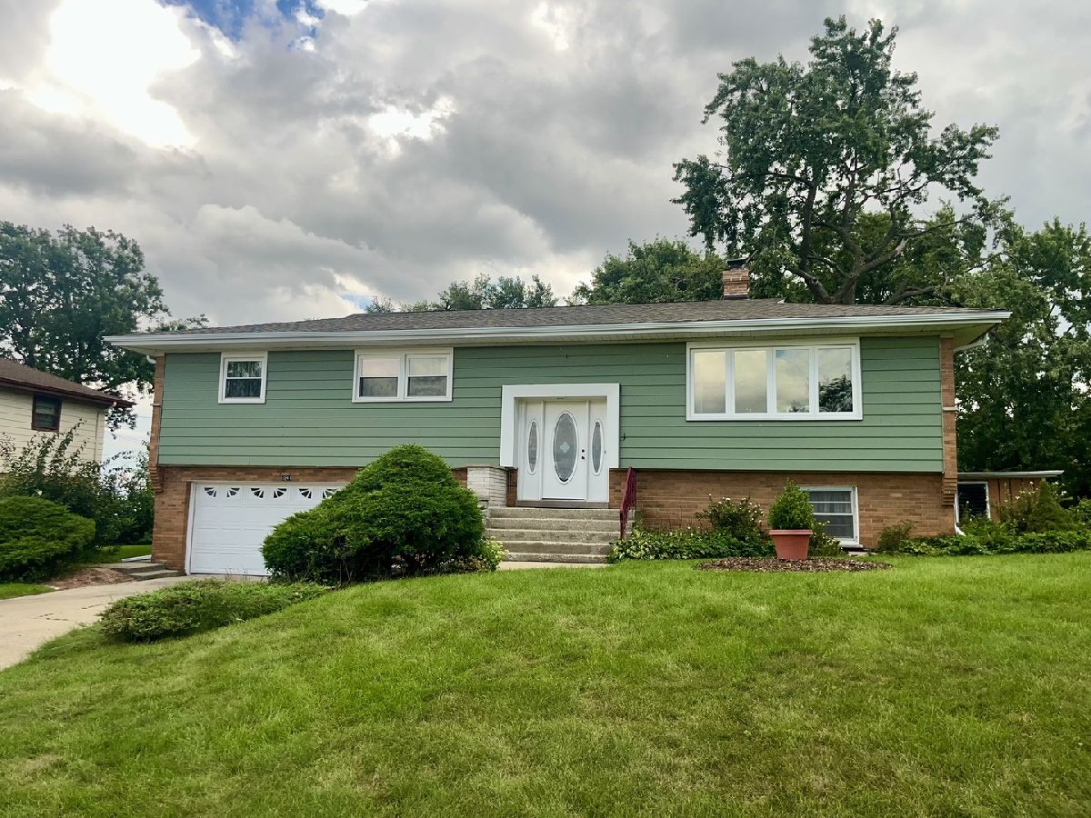 For Sale Hickory Hills Illinois, 8041 91st Street