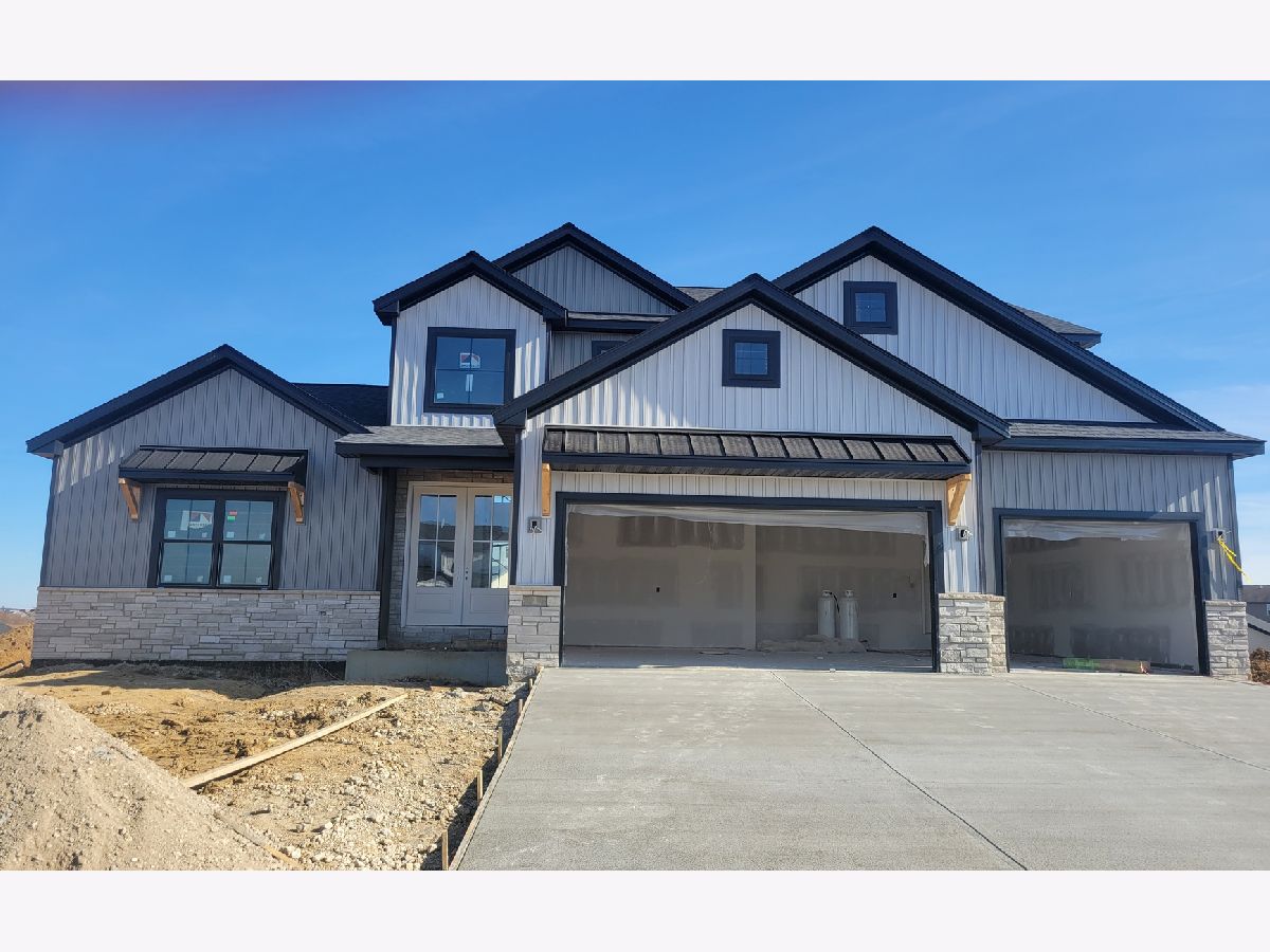 Homes & Condos & Townhomes For Sale Grove On Kickapoo Creek Bloomington Illinois, 5306 Belvedere Lane
