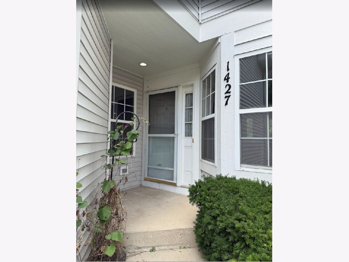  For Sale Carpentersville Illinois, 1427 Meadowsedge Lane
