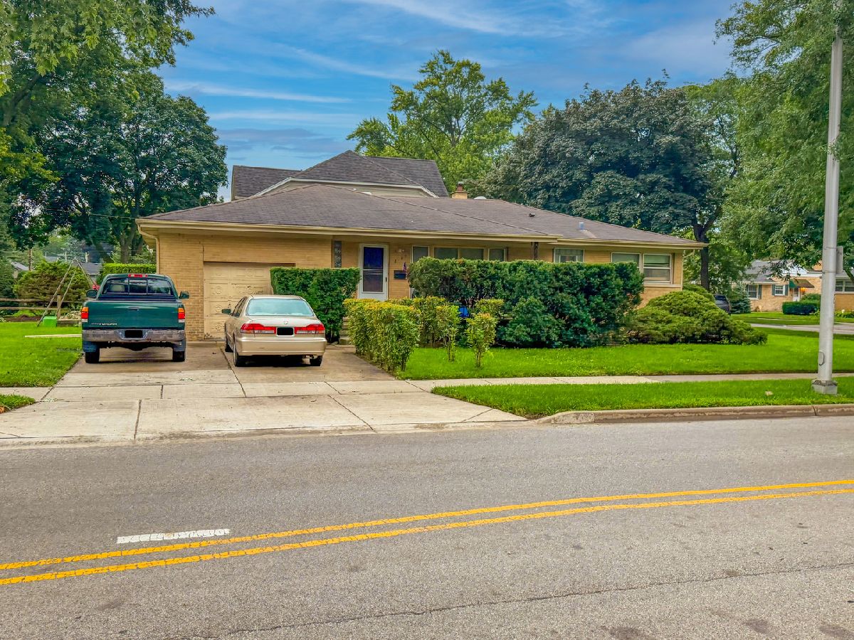 Homes For Sale Stoltzner Arlington Heights Illinois, 2105 Kensington Road