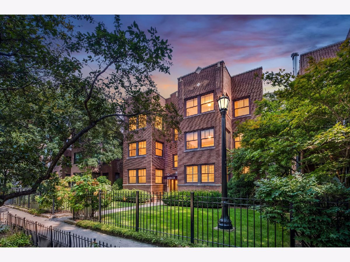  For Sale Chicago Illinois, 4421 Beacon Street