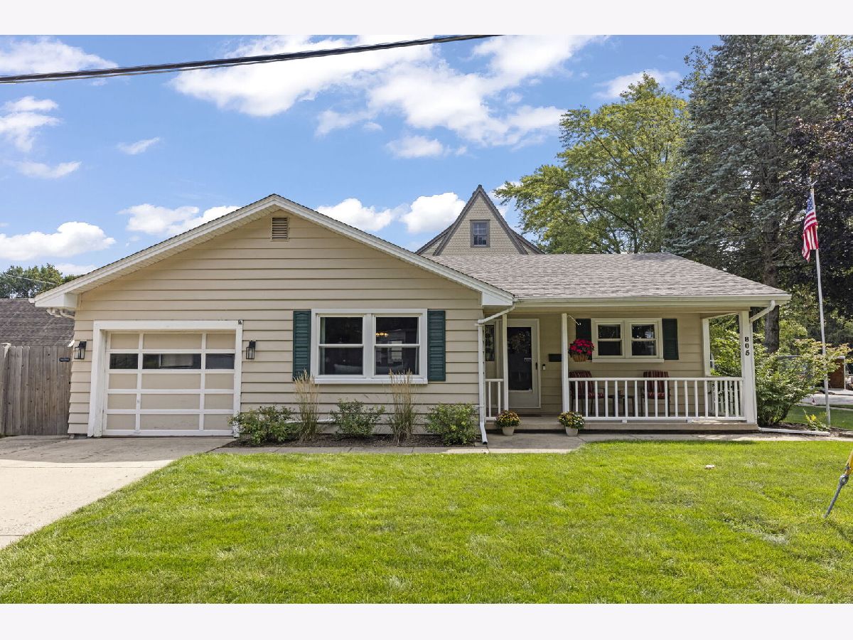  For Sale St Charles Illinois, 805 Walnut Avenue
