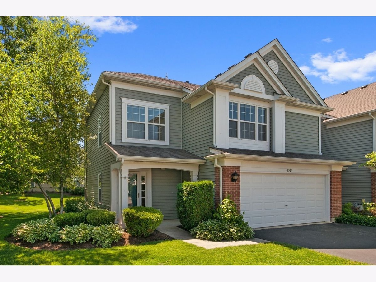 Townhomes Rented Coventry Park Palatine Illinois, 1561 Chivalry