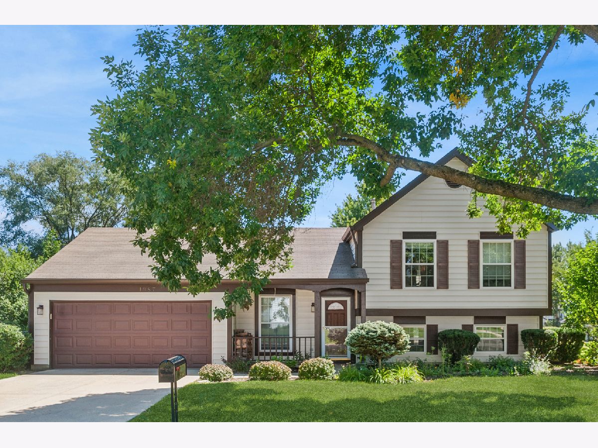  For Sale Gurnee Illinois, 1987 Lawson Boulevard