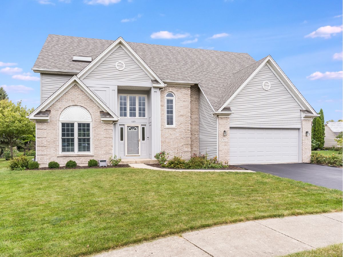 Homes For Sale Villages At Meadowlakes Aurora Illinois, 1225 Willowcrest Court