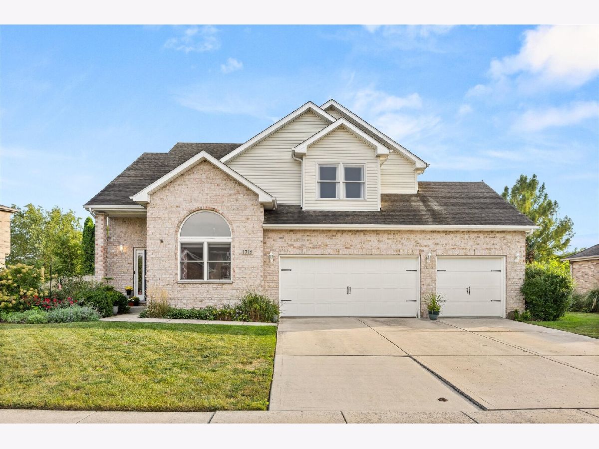 Homes & Townhomes For Sale Lakewood Estates Morris Illinois, 1716 Kingtree Drive