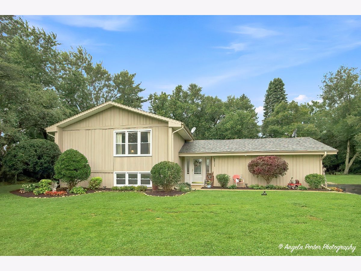  For Sale Woodstock Illinois, 2211 Lamb Road