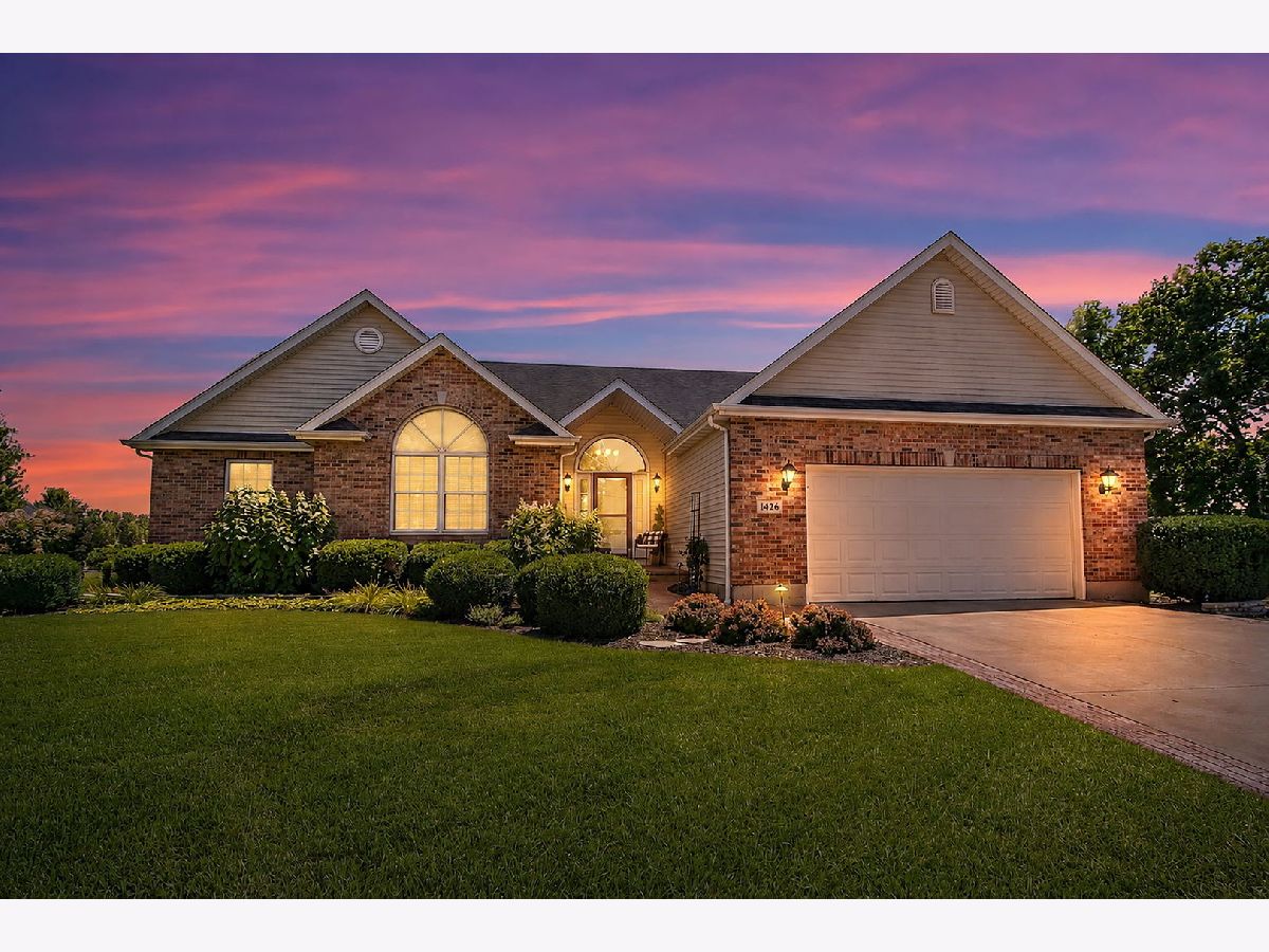  For Sale Sycamore Illinois, 1426 Beach Lane