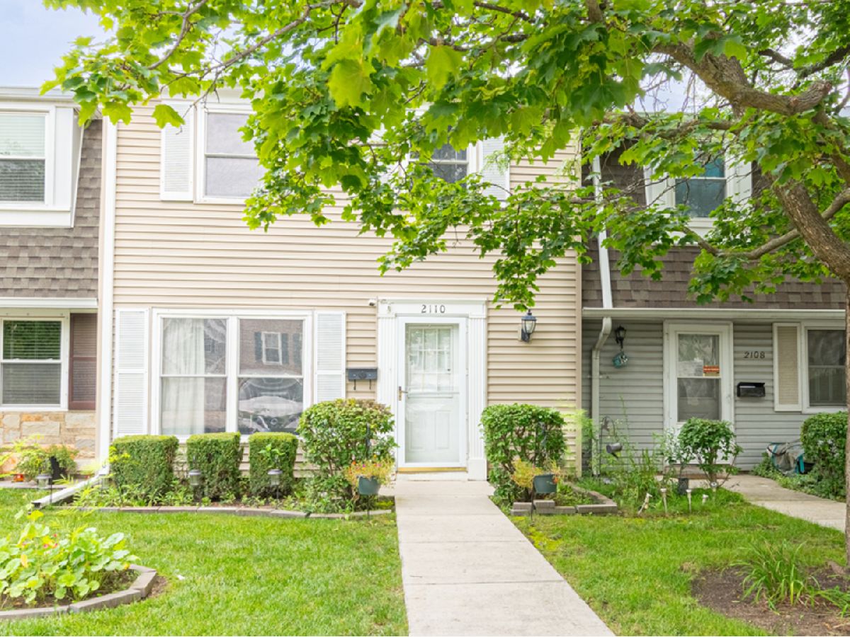  For Sale Schaumburg Illinois, 2110 Stanley Court