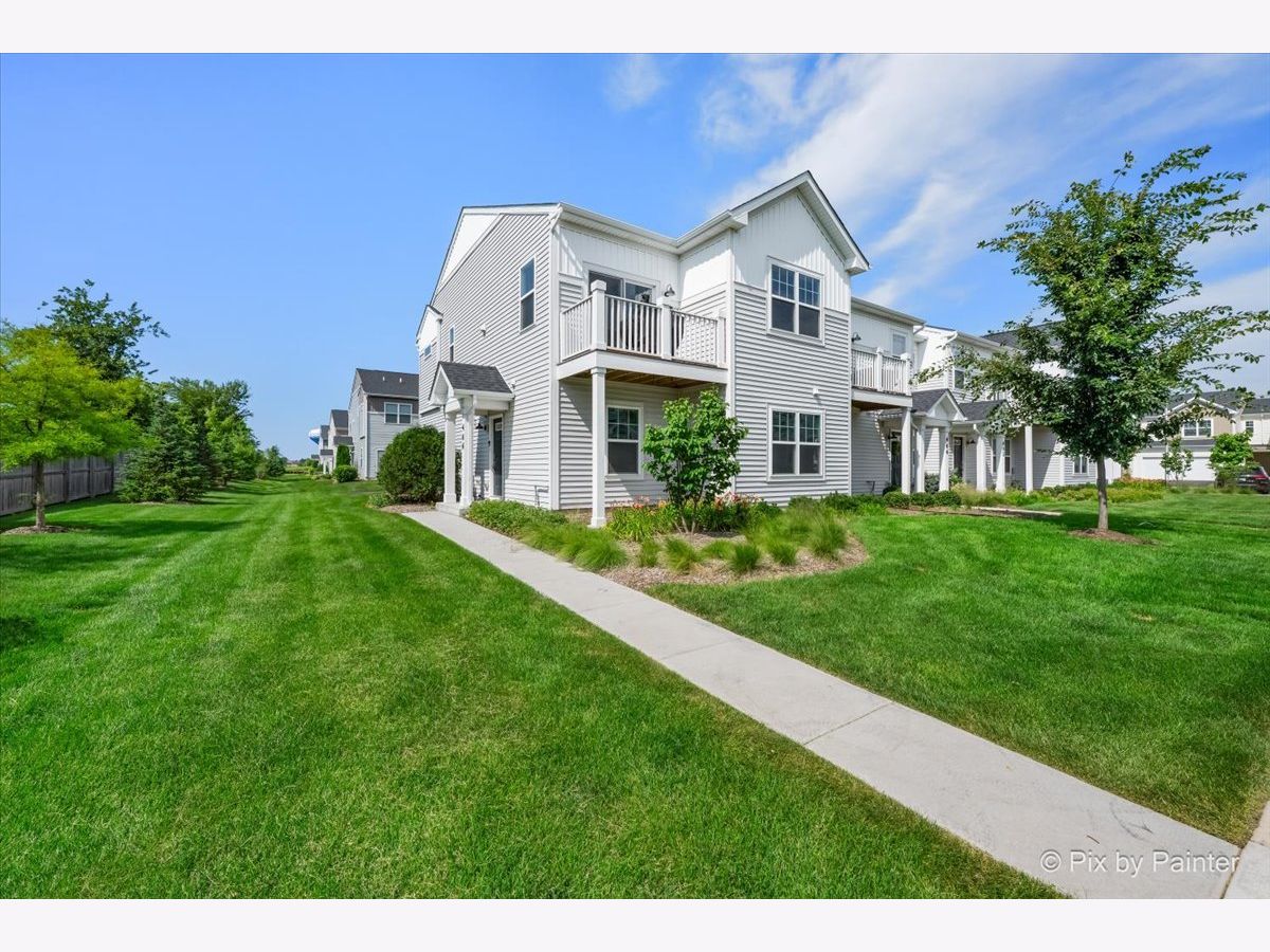  For Sale South Elgin Illinois, 466 Comstock Road