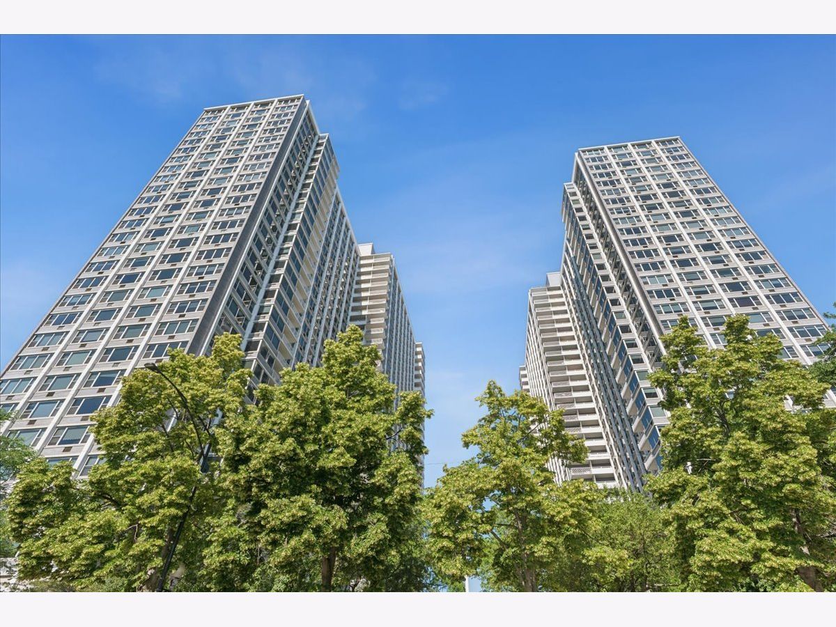 Condominiums For Sale Imperial Towers Chicago Illinois, 4250 Marine Drive