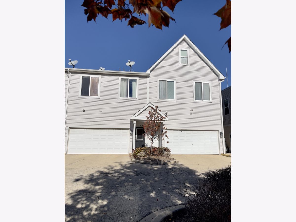 Homes & Townhomes & Condos For Rent Hometown Aurora Illinois, 1675 Town Center