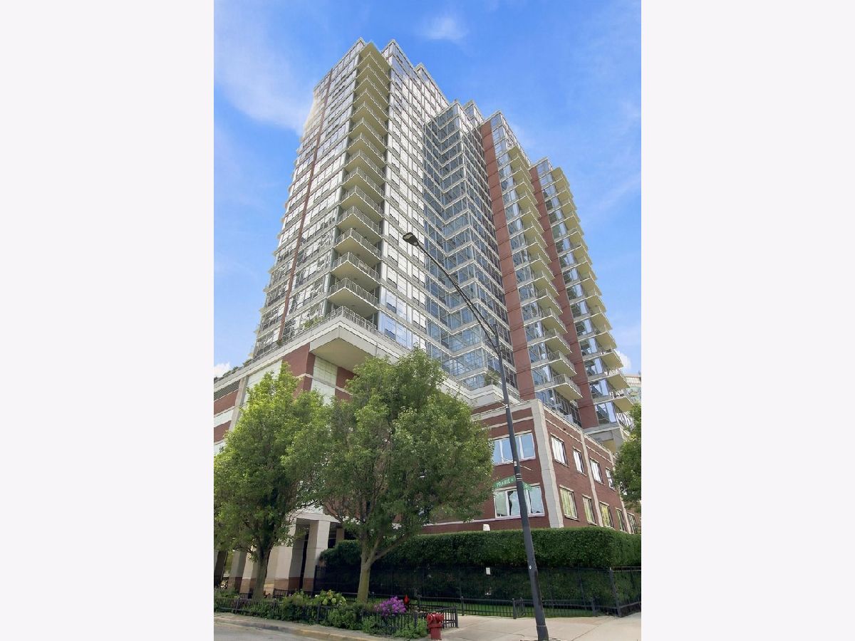 Condominiums For Rent Prairie Pointe Chicago Illinois, 1600 Prairie