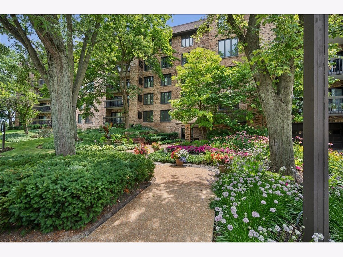 Condos & Townhomes & Homes For Sale Mission Hills Northbrook Illinois, 3741 Mission Hills Road