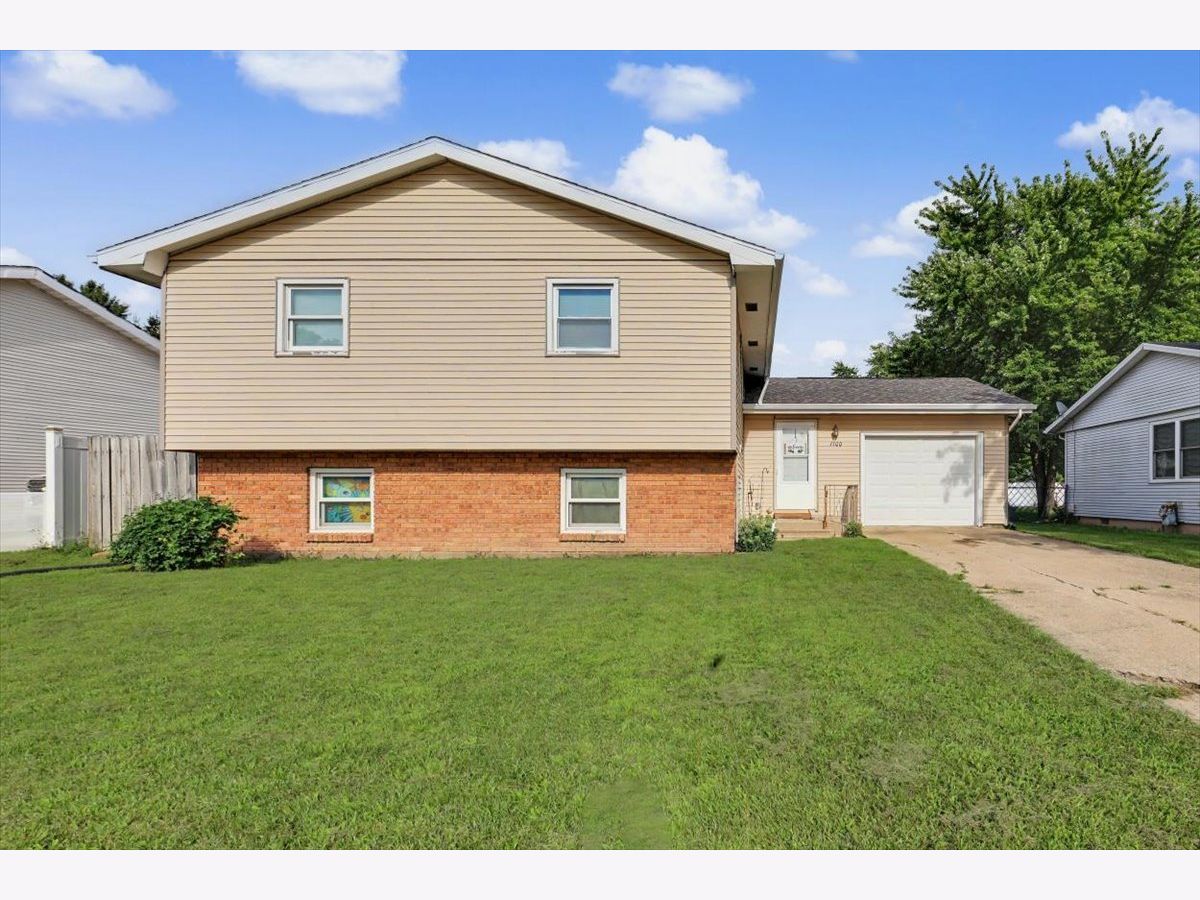 Homes & Condos & Townhomes For Sale Westview Pontiac Illinois, 1300 Motorola Drive