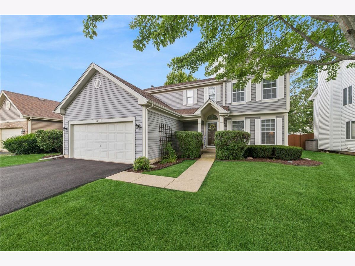 Homes For Sale Lakewood Crossing Naperville Illinois, 1024 Lakewood Circle