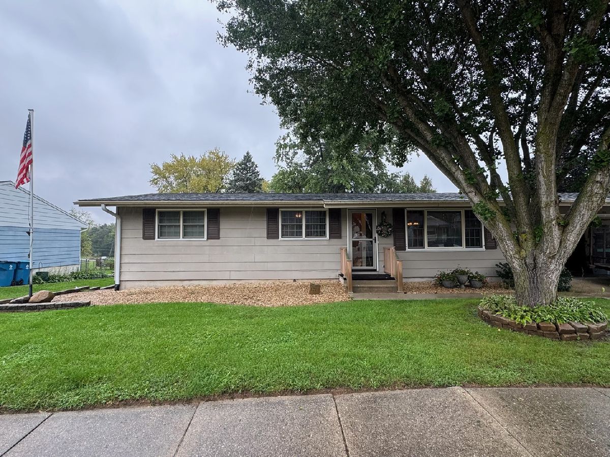  Sold Dixon Illinois, 1211 Goral