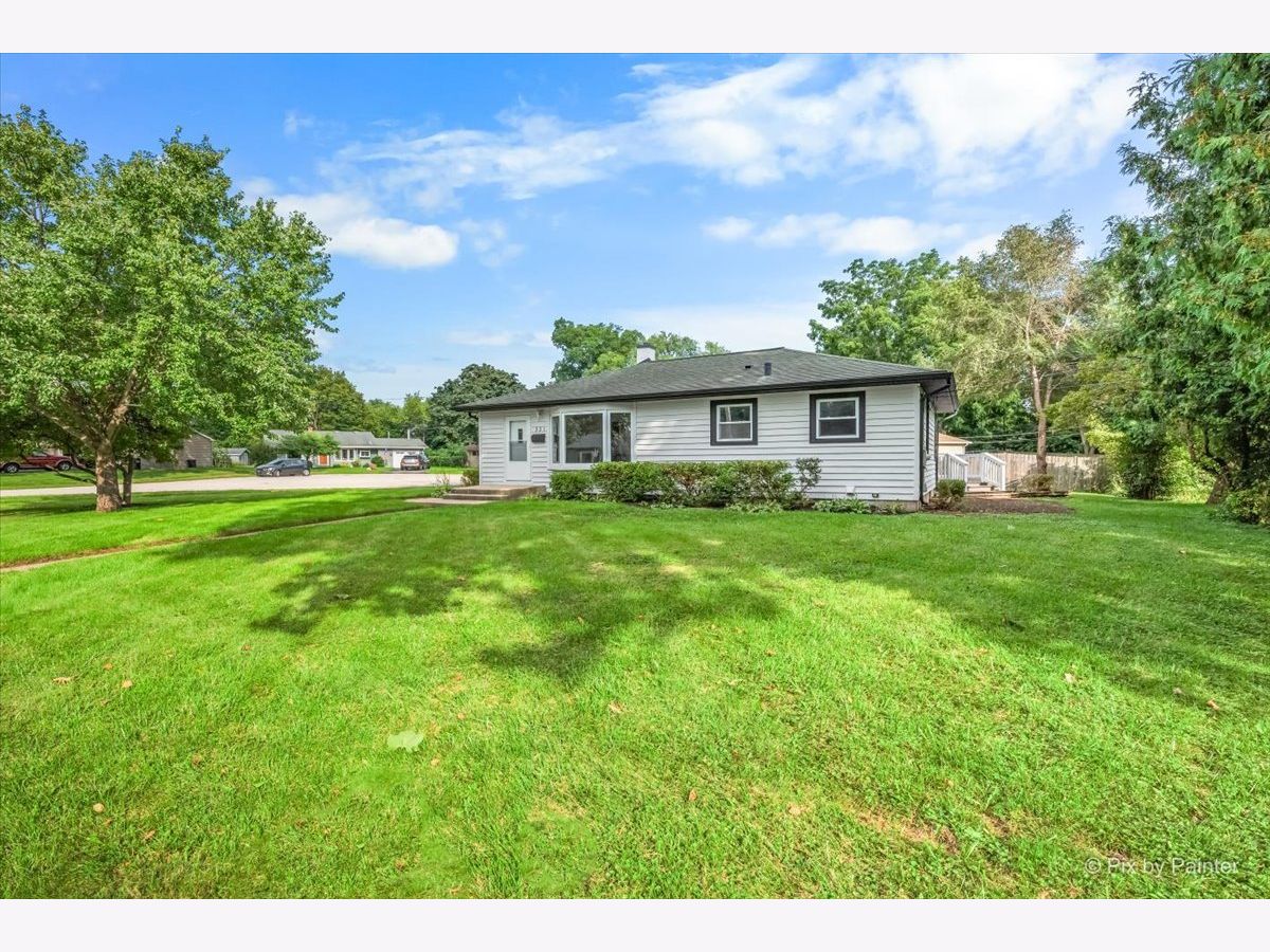 Homes For Sale Crystal Hills Crystal Lake Illinois, 221 Sunset Terrace