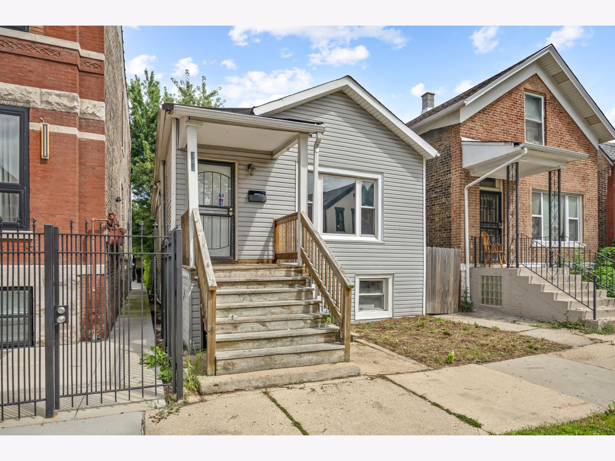  For Sale Chicago Illinois, 3450 Walnut Street