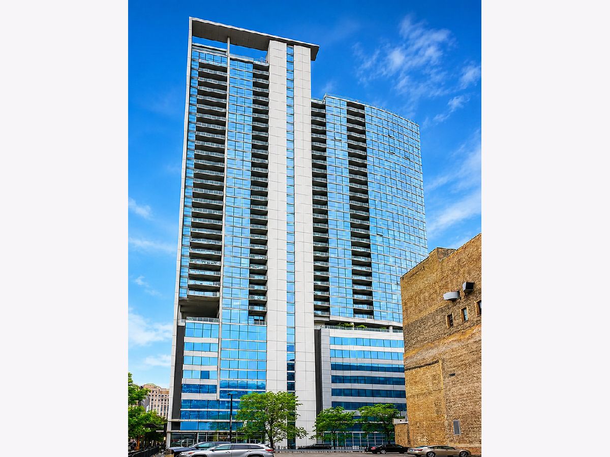 Condominiums For Sale Silver Tower Chicago Illinois, 303 Ohio Street