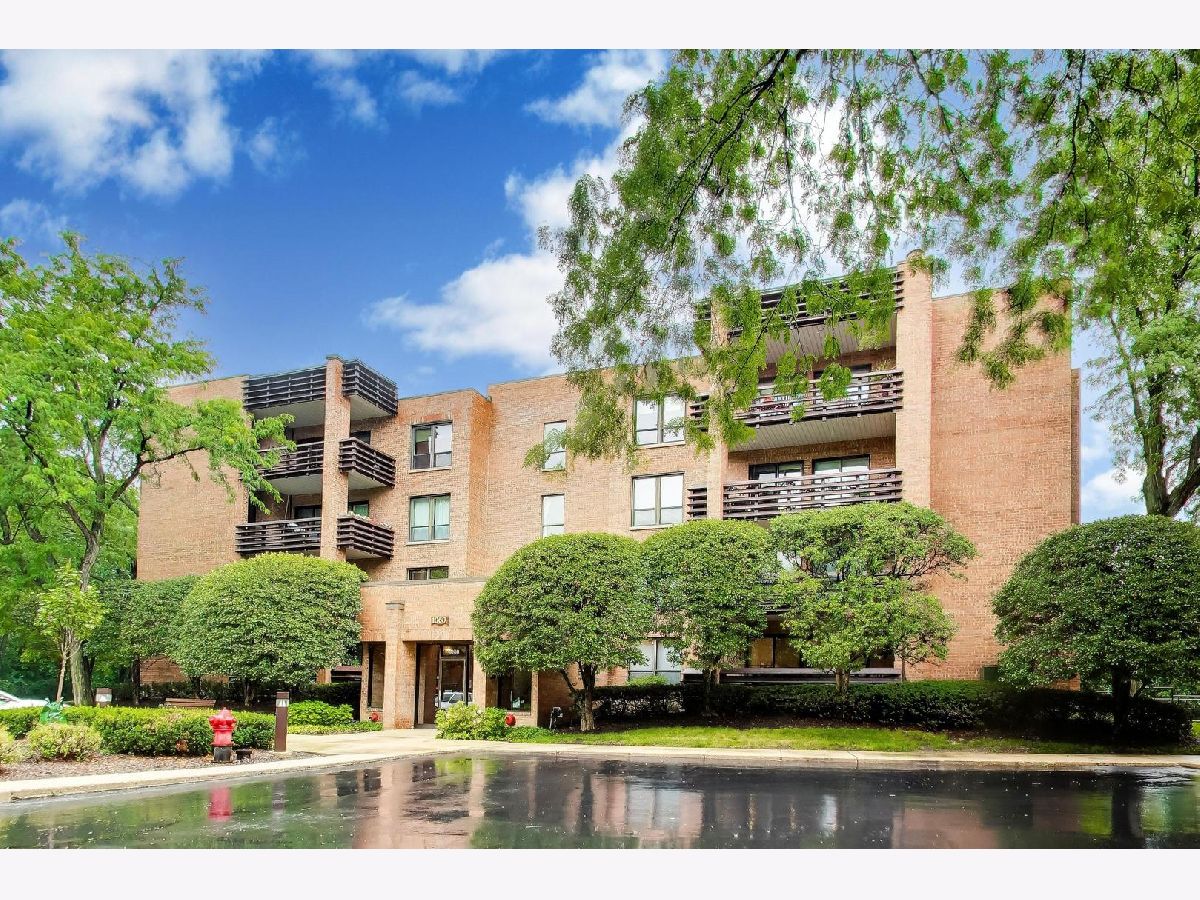Condominiums For Sale Shermer Square Northbrook Illinois, 1060 Shermer Road