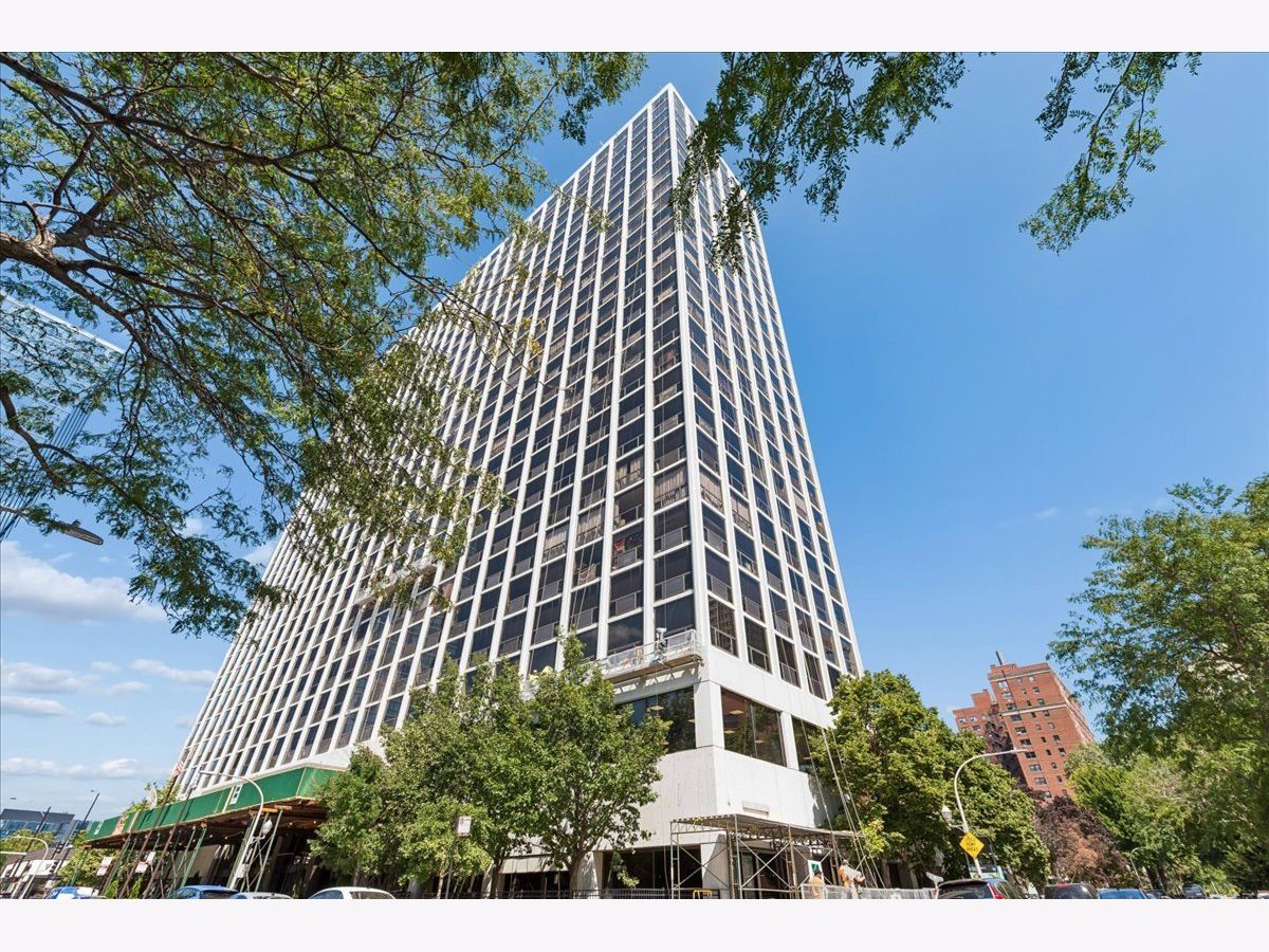  Rented Chicago Illinois, 4343 Clarendon