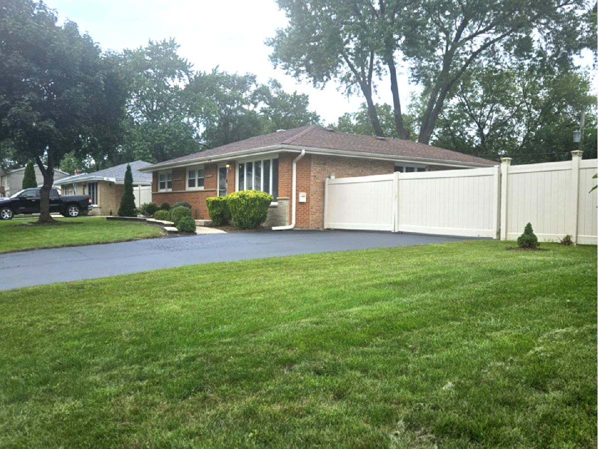 Homes For Sale Pinehurst Manor Palatine Illinois, 978 Capri Drive