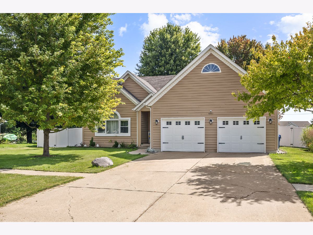  For Sale Hinckley Illinois, 660 Louise Drive