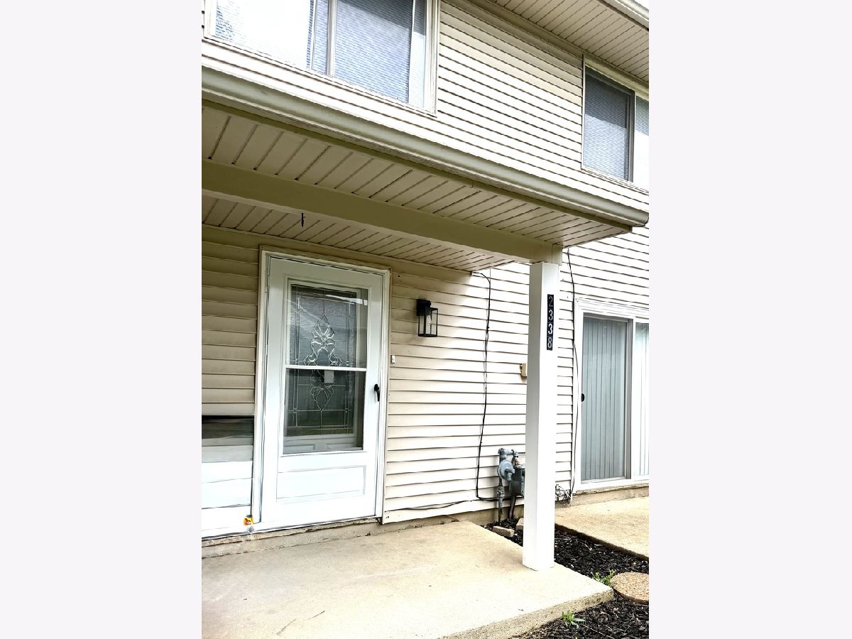  For Rent Crest Hill Illinois, 2338 Carnation