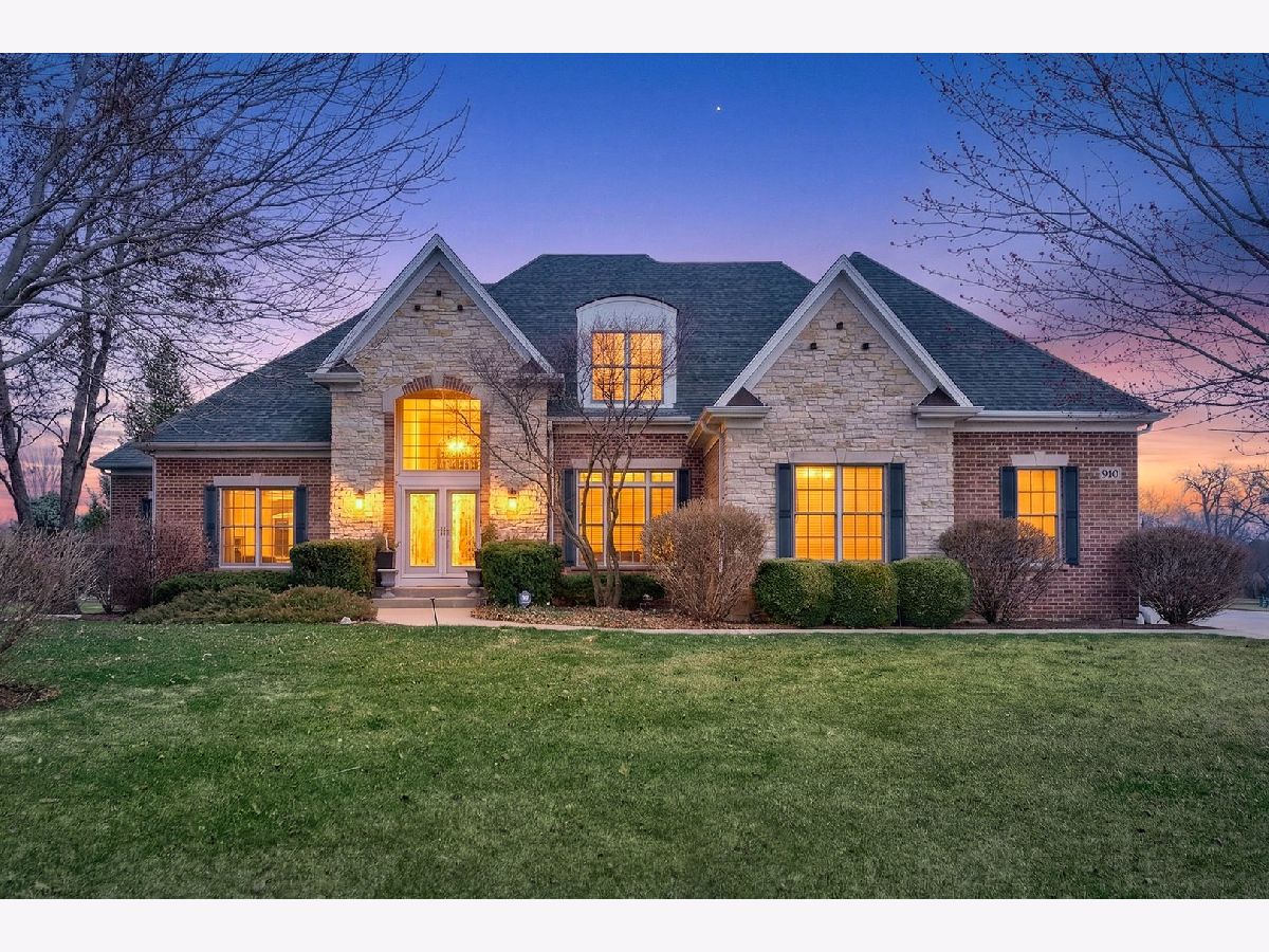  For Sale Sycamore Illinois, 910 Freedom Circle