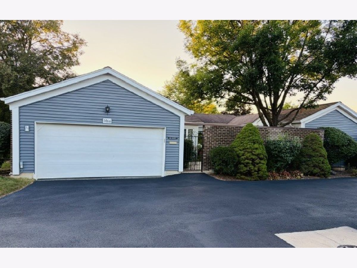 Townhomes For Sale Dartmouth Village Wheaton Illinois, 1066 Dartmouth Drive