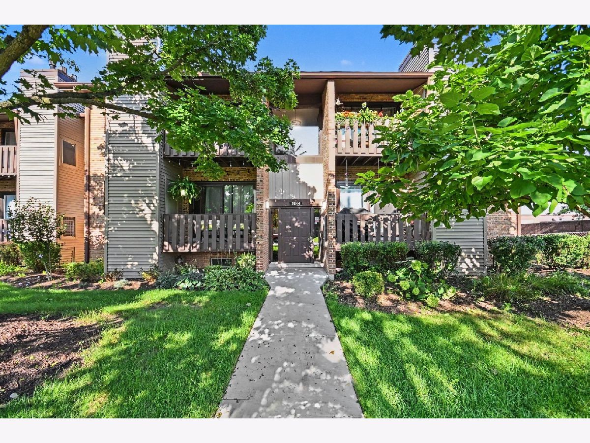  For Sale Willowbrook Illinois, 7544 Clarendon Hills Road