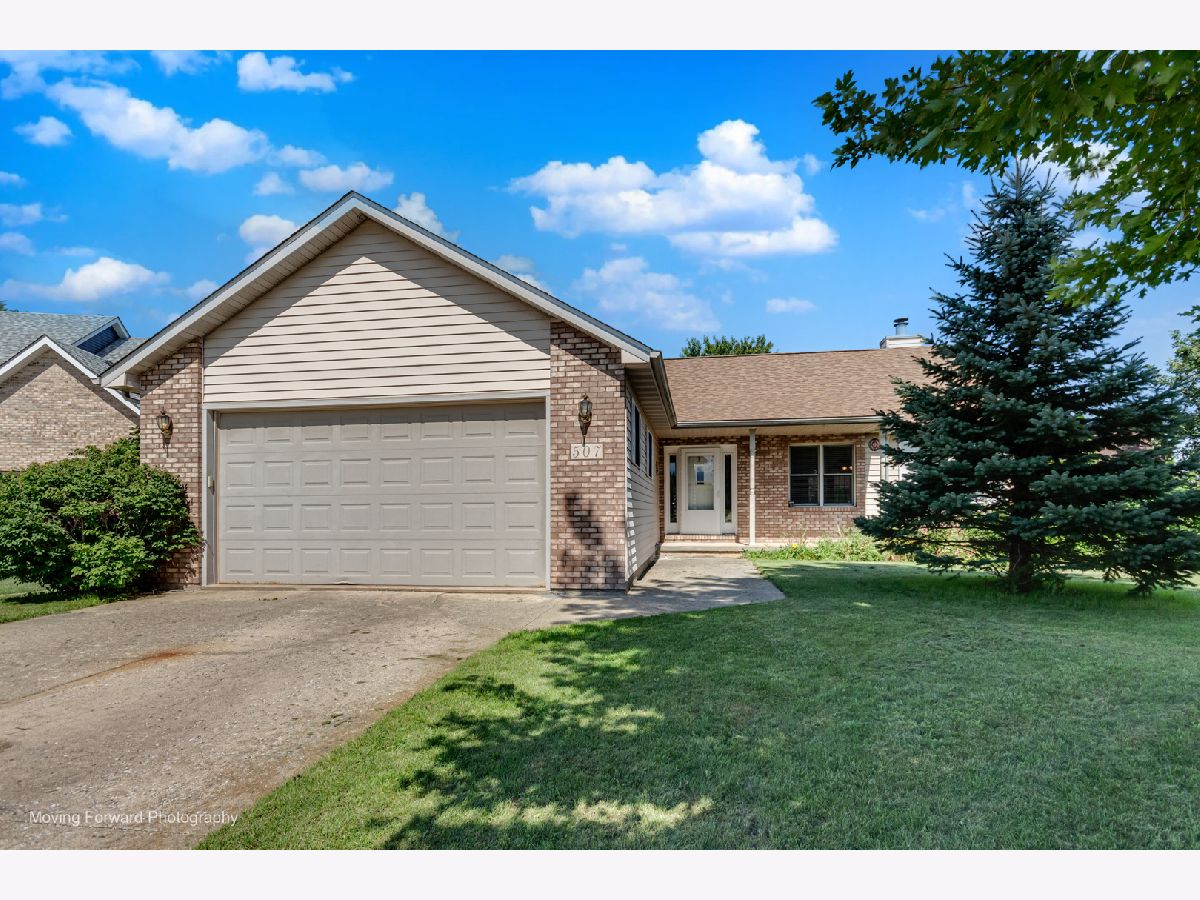  For Sale Newark Illinois, 507 Rennesoy Drive