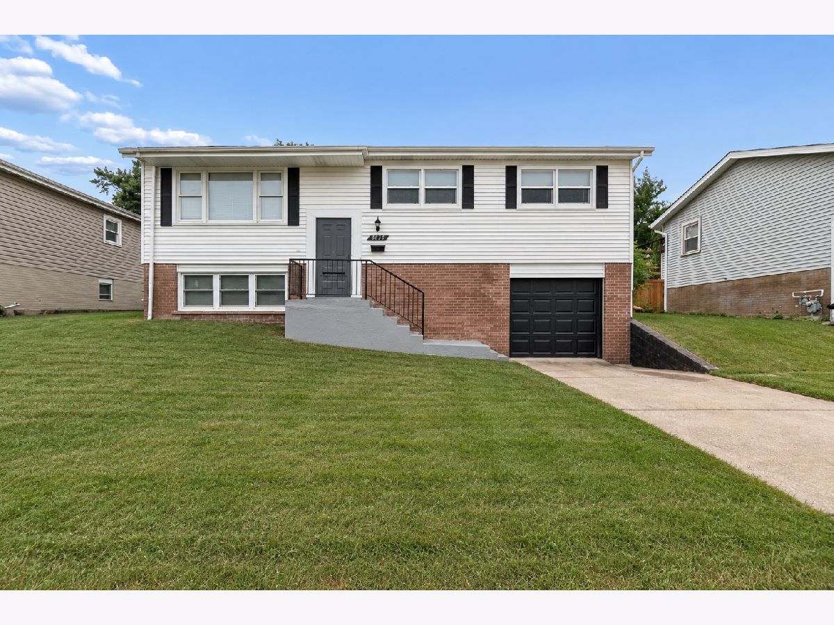  For Sale Hickory Hills Illinois, 8836 Oakwood Drive